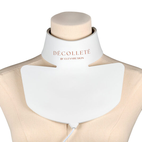 The Décolleté wraps around the user's neck and décolletage.